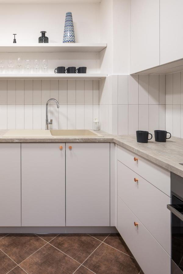 Minimalistic House In Vinohrady By Days Praha